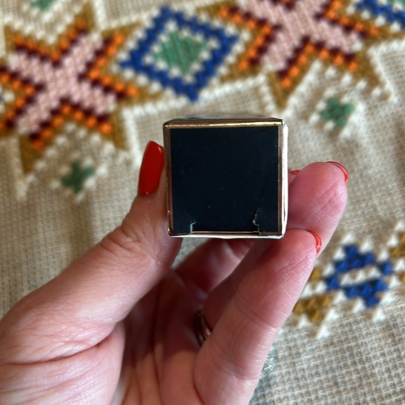 WITHOUT CONTRAST ROSE QUARTZ - ROSE ESSENTIAL OIL - Picture 3 of 4